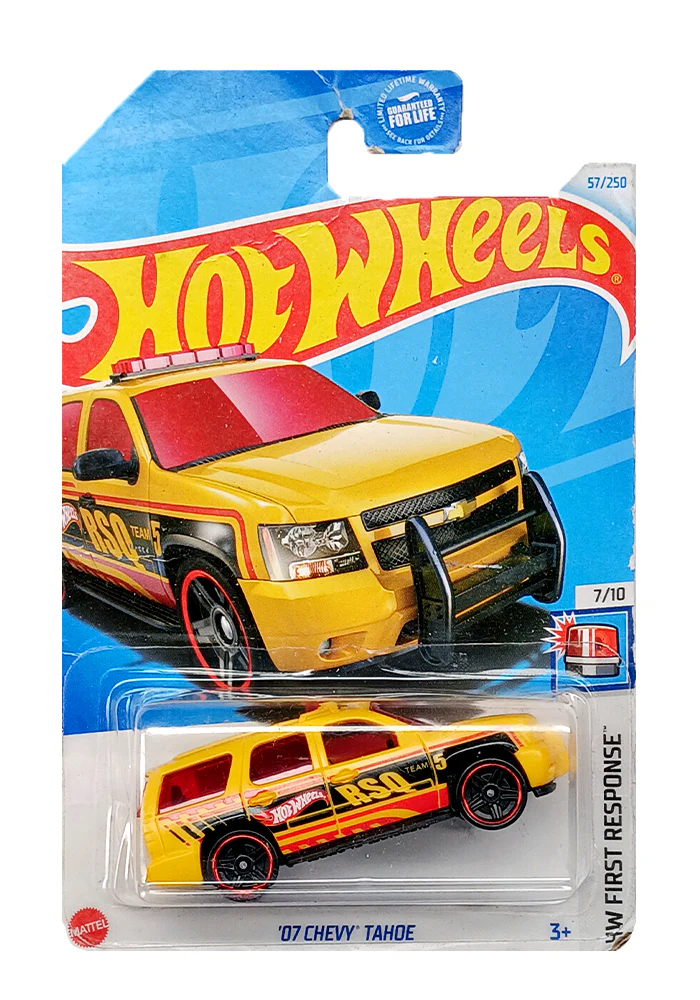 EXCLUSIVES Hot Wheels '07 Chevy Tahoe - Yellow / Black - 2021 Card (Creased Card / Car in Excellent Condition) (With Protector Case)