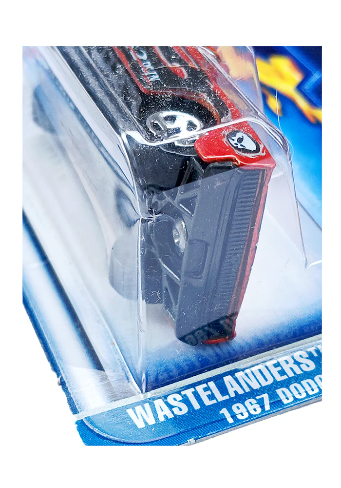 EXCLUSIVES Hot Wheels 1967 Dodge Charger - Red / Black - 2002 Card (Blister Damage / Car in Excellent Conditon)(With Protector Case) - Image 2