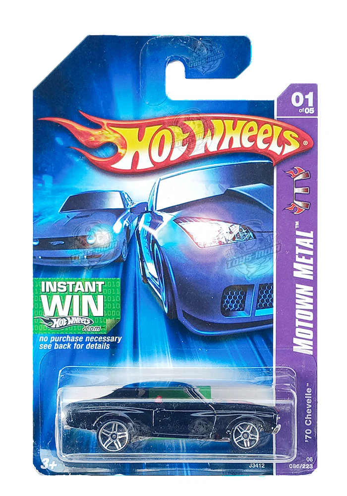 EXCLUSIVES Hot Wheels '70 Chevelle - Black / Red - 2006 Card (With Protector Case)