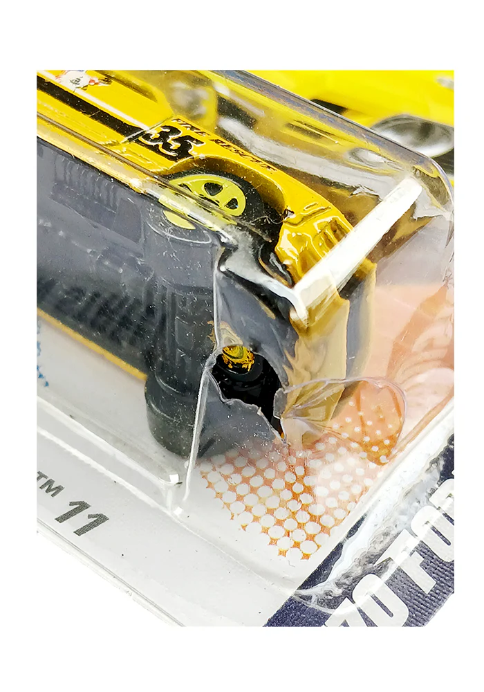 EXCLUSIVES Hot Wheels '70 Ford Mustang Mach 1 - Yellow - 2010 Card (Creased Card / Blister Damage / Car in Excellent Condition) (With Protector Case) - Image 2