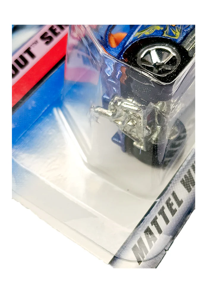 EXCLUSIVES Hot Wheels Buggin Out Series Baja Bug - Blue - 1998 Card (Blister Damage / Car in Excellent Condition) (With Protector Case) - Image 2