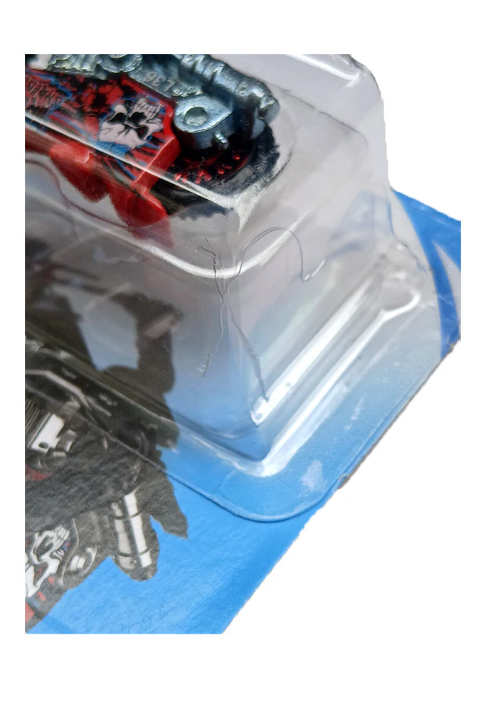 EXCLUSIVES Hot Wheels Tred Shredder - Red / Silver - 2017 Card (Blister Damage / Car in Excellent Condition) (With Protector Case) - Image 2