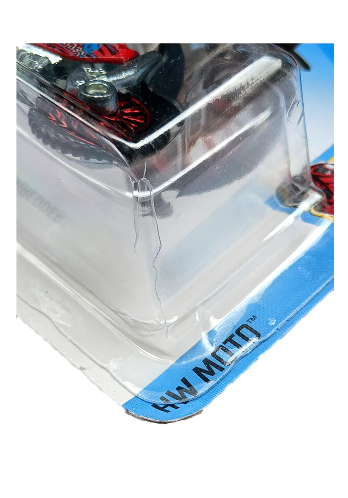 EXCLUSIVES Hot Wheels Tred Shredder - Red / Silver - 2017 Card (Blister Damage / Car in Excellent Condition) (With Protector Case) - Image 3