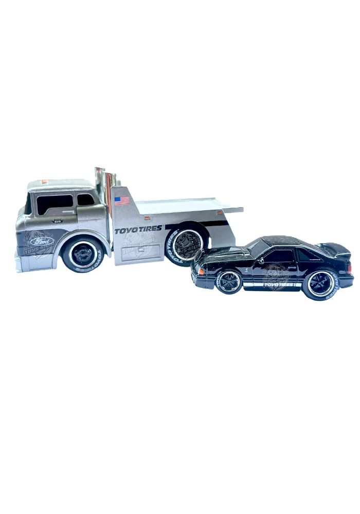 EXCLUSIVES Maisto Muscle Machines 1966 Ford C600 Flatbed & 1993 Ford Mustang SVT Cobra - Silver / Black (1:64 Scale) - Image 2