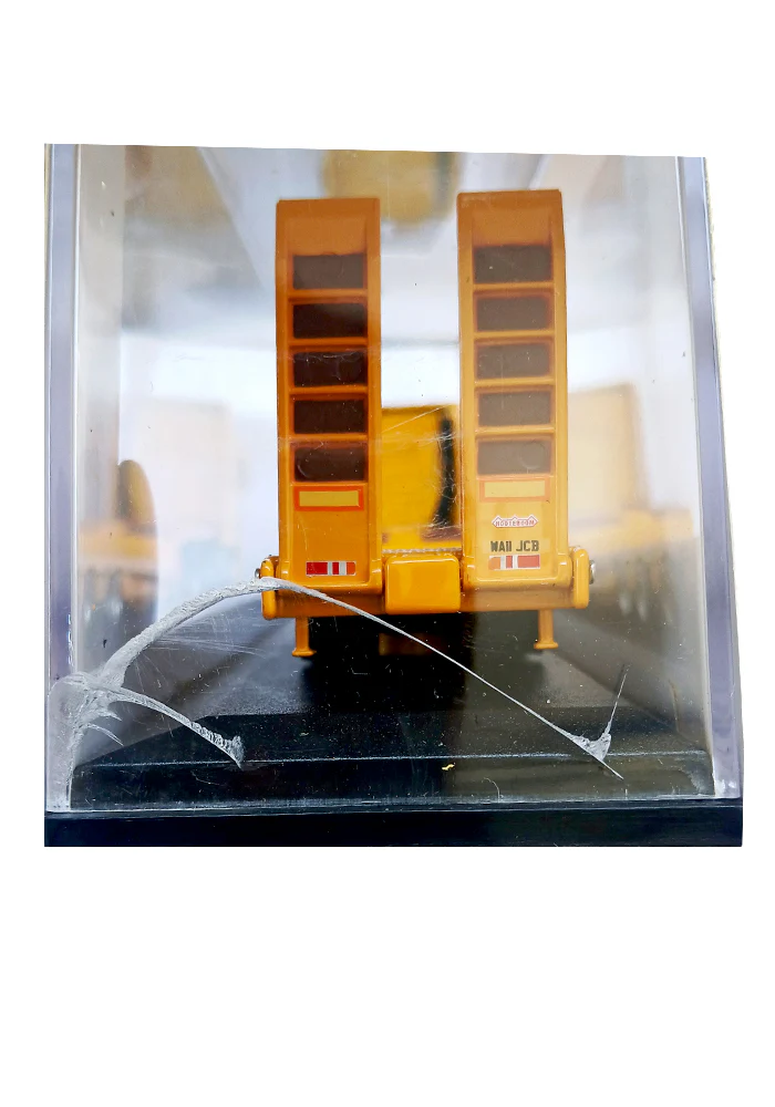 EXCLUSIVES Oxford JCB Heavy Haulage Truck - Yellow / Brown (Scale 1:76) (Slight crack on the display box) - Image 5